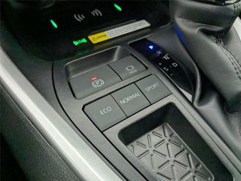 Used 2025 Toyota RAV4 XLE FWD image 24