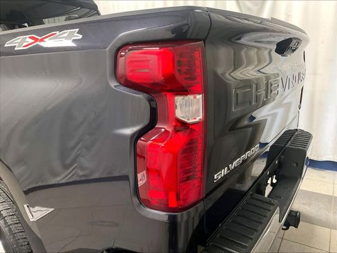 Used 2023 Chevrolet Silverado 1500 LT image 34