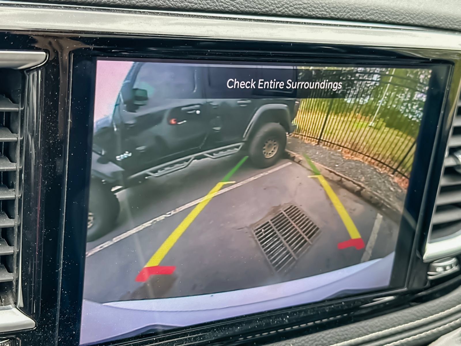 Used 2025 Chrysler Pacifica Limited FWD image 20