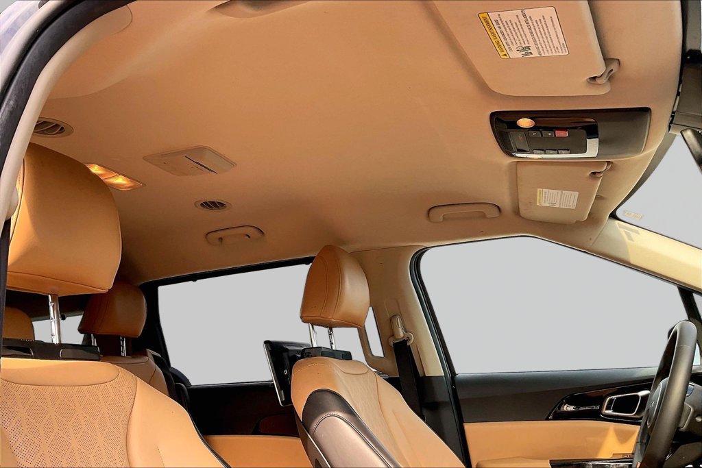 Used 2024 Kia Carnival EX FWD image 31
