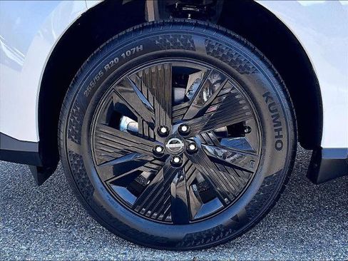 Certified 2025 Nissan Murano SV w/ Cargo Package AWD/4WD image 7