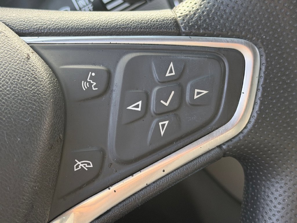 Used 2022 Chevrolet Equinox LS FWD image 30