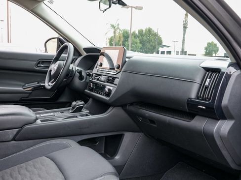 Used 2025 Nissan Pathfinder S image 20