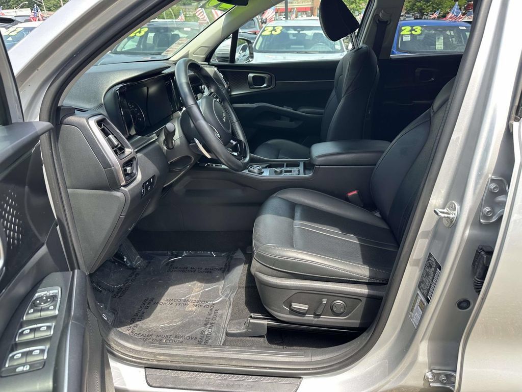 Used 2023 Kia Sorento EX AWD/4WD image 17