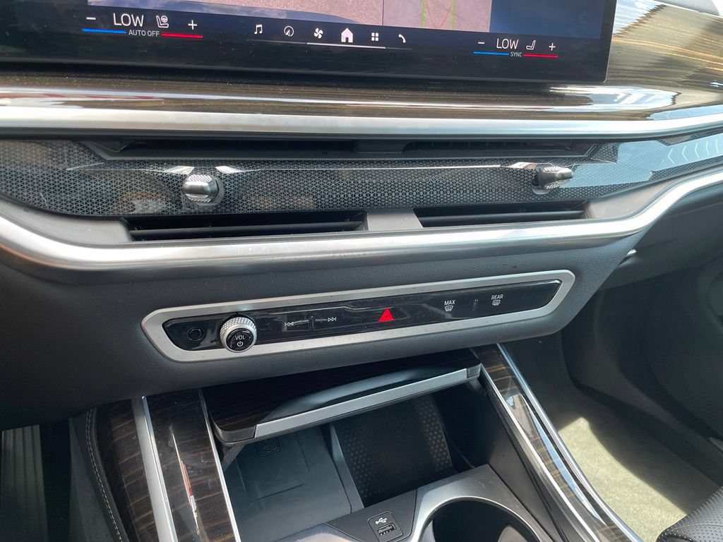 Used 2024 BMW X7 xDrive40i AWD/4WD image 18