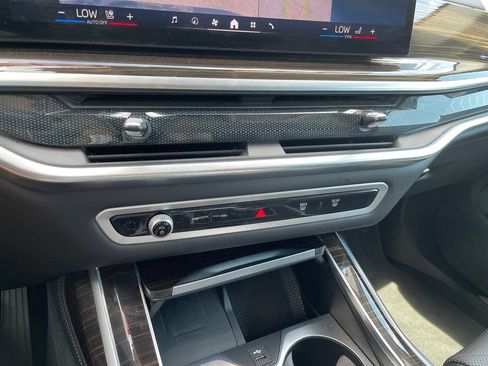 Used 2024 BMW X7 xDrive40i AWD/4WD image 18