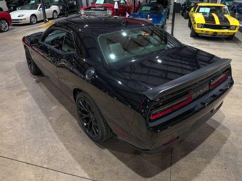 Used 2016 Dodge Challenger SRT Hellcat RWD image 16