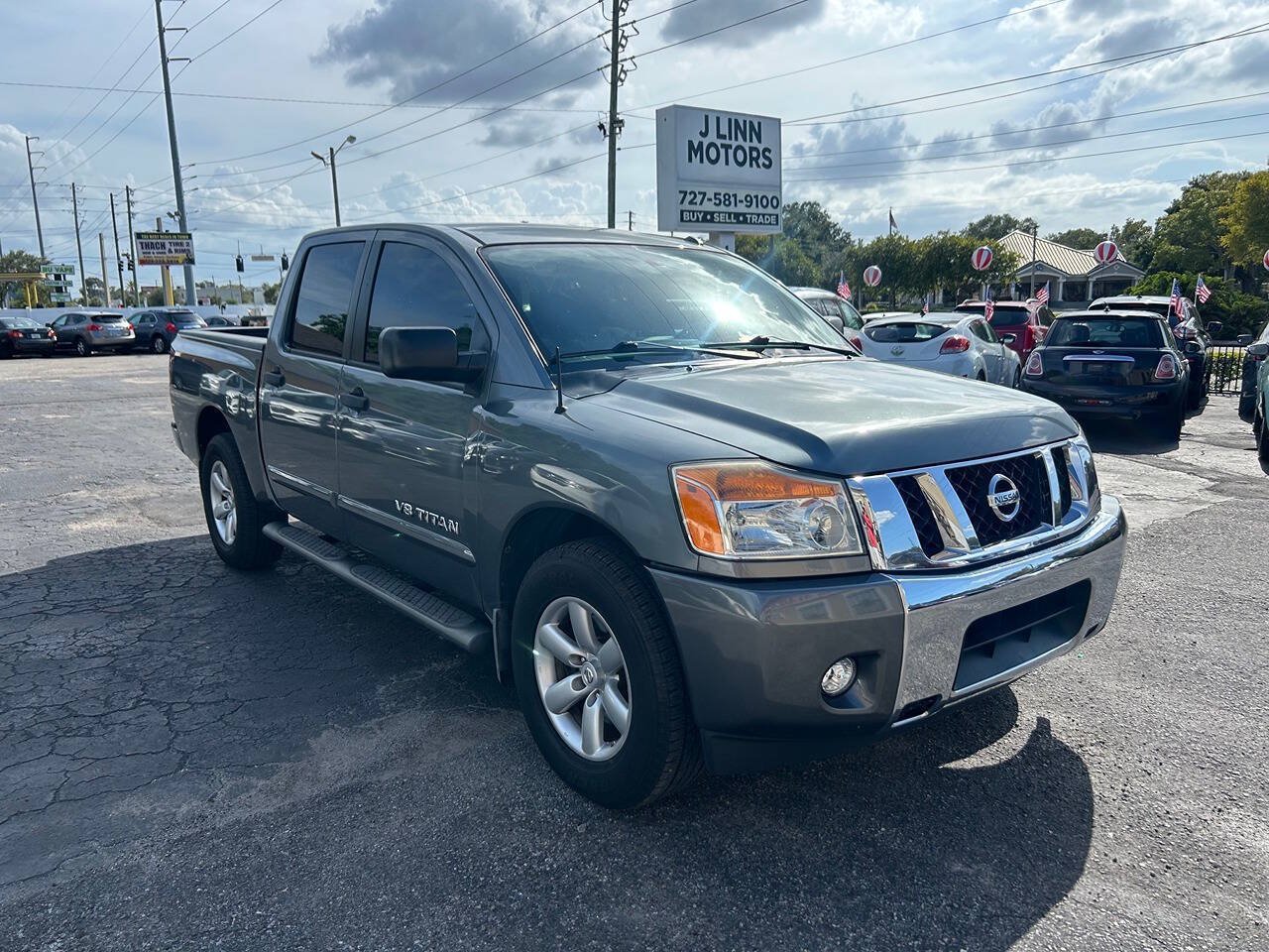 Used 2014 Nissan Titan SV w/ SV Value Truck Package RWD image 2