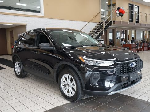 Used 2023 Ford Escape Active w/ Tech Pack #1 AWD/4WD image 18