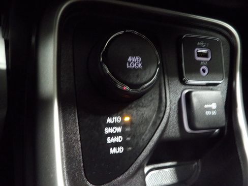 Used 2019 Jeep Compass Sport w/ Cold Weather Group image 15