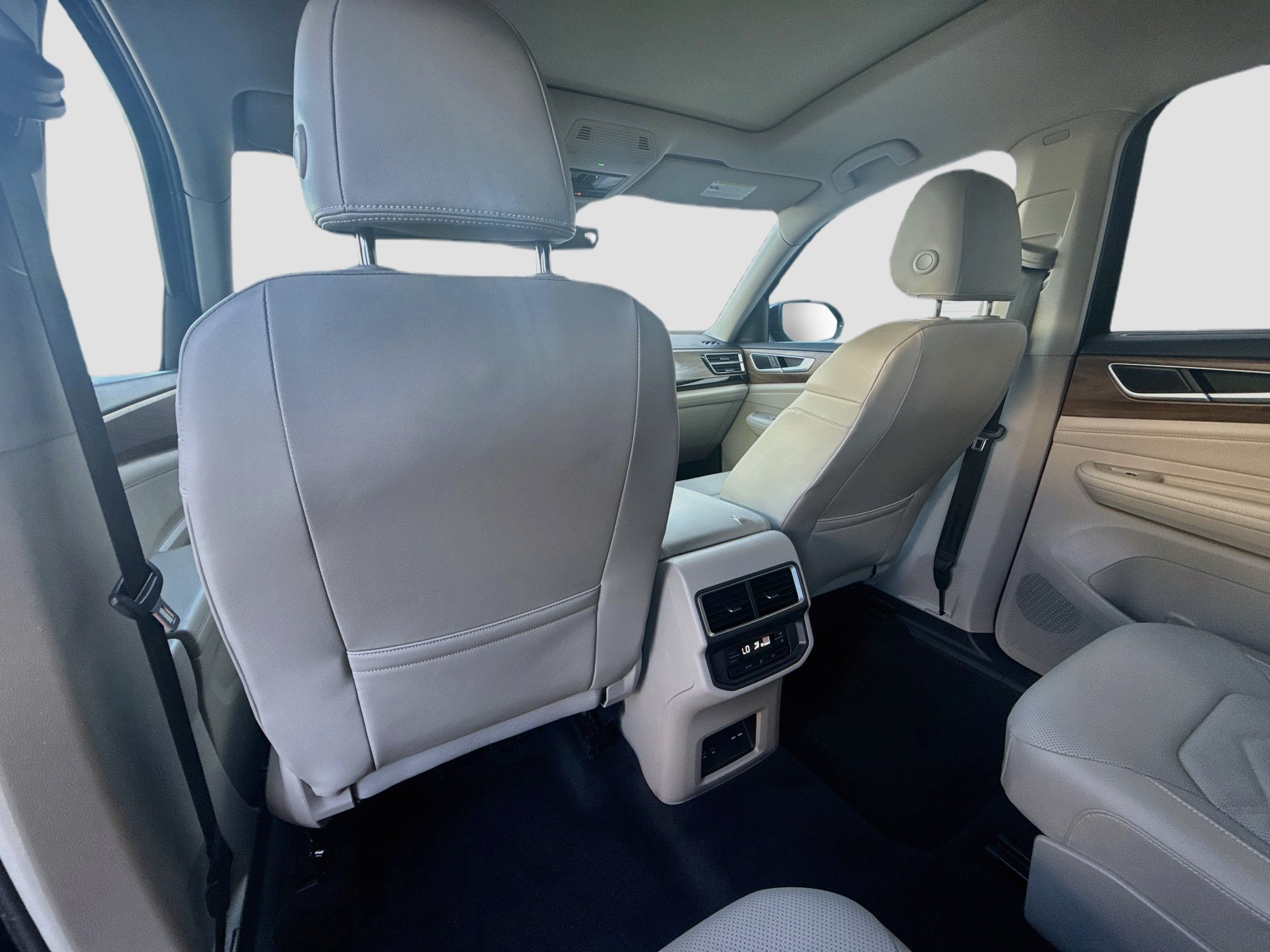 Certified 2024 Volkswagen Atlas SE FWD image 24