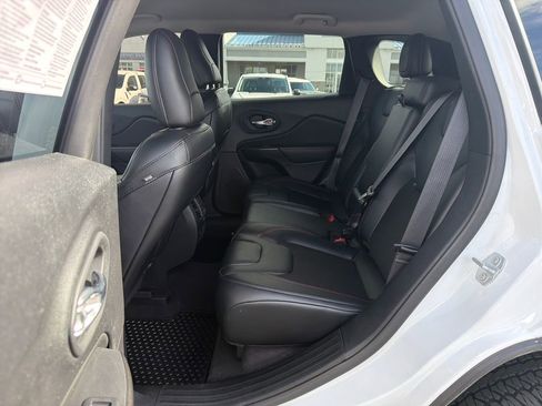 Used 2022 Jeep Cherokee Trailhawk AWD/4WD image 24