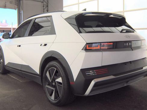 Used 2025 Hyundai Ioniq 5 SEL RWD image 4