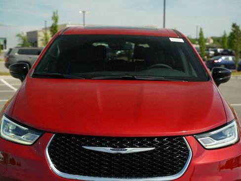 New 2026 Chrysler Pacifica Limited FWD image 36
