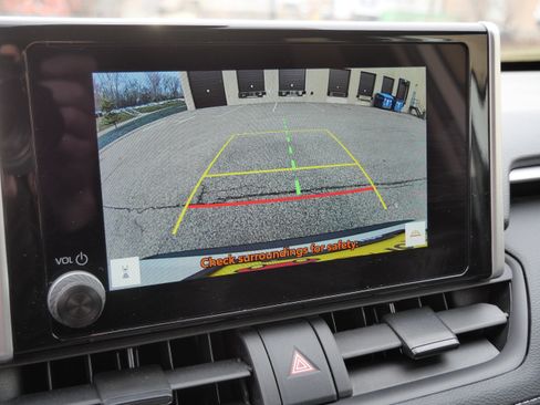 Certified 2025 Toyota RAV4 XLE image 32