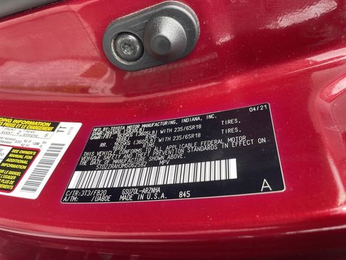 Used 2021 Toyota Highlander LE image 9