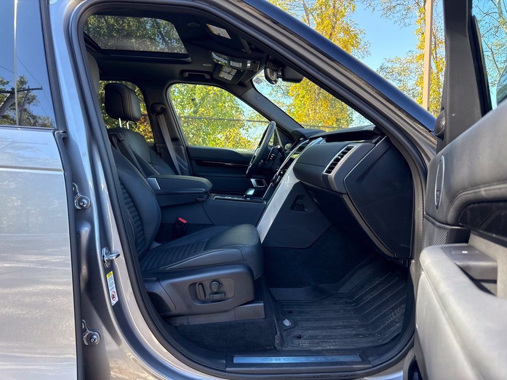 Certified 2025 Land Rover Discovery S AWD/4WD image 17