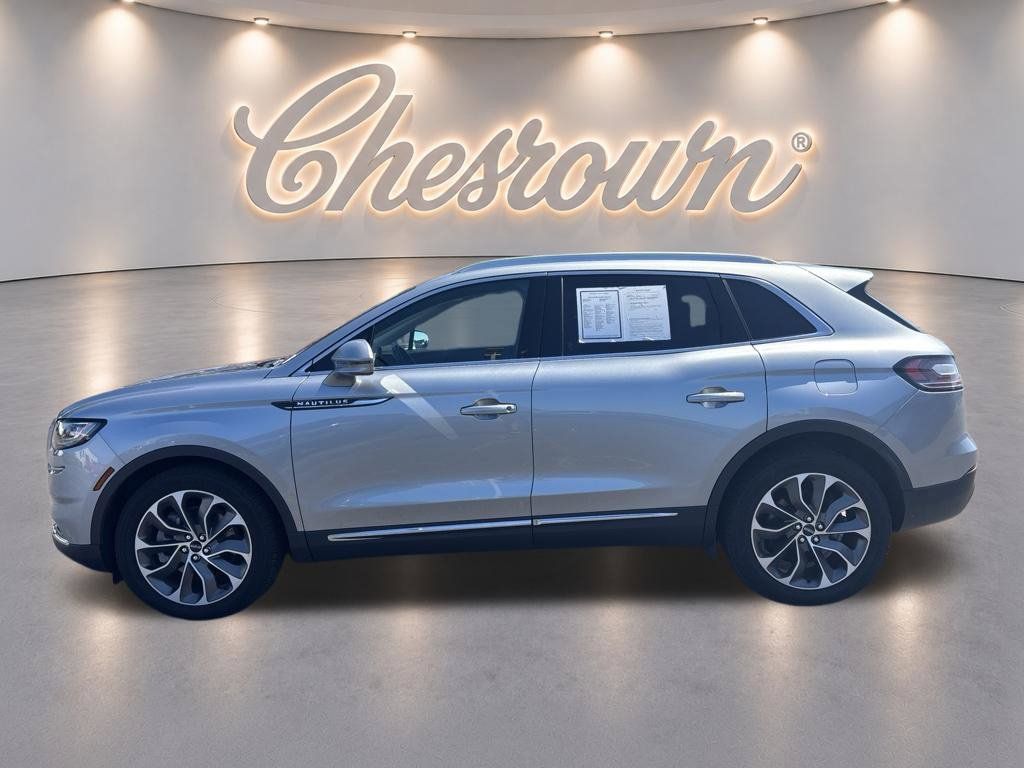 Used 2023 Lincoln Nautilus Reserve AWD/4WD image 2