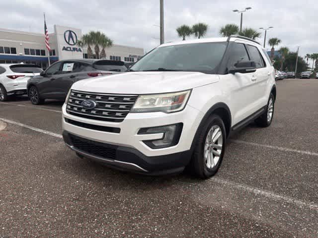 Used 2017 Ford Explorer XLT FWD image 2