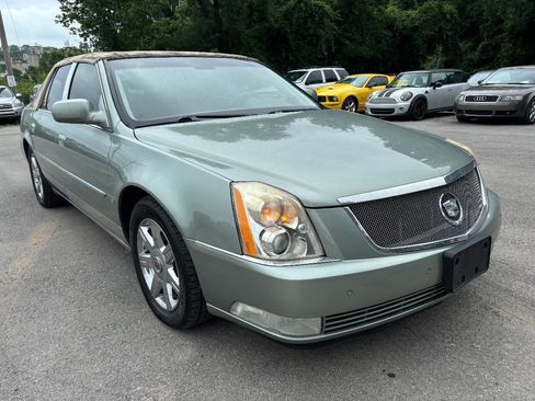 Used 2006 Cadillac DTS Luxury II w/ Trunk Convenience Package image 2
