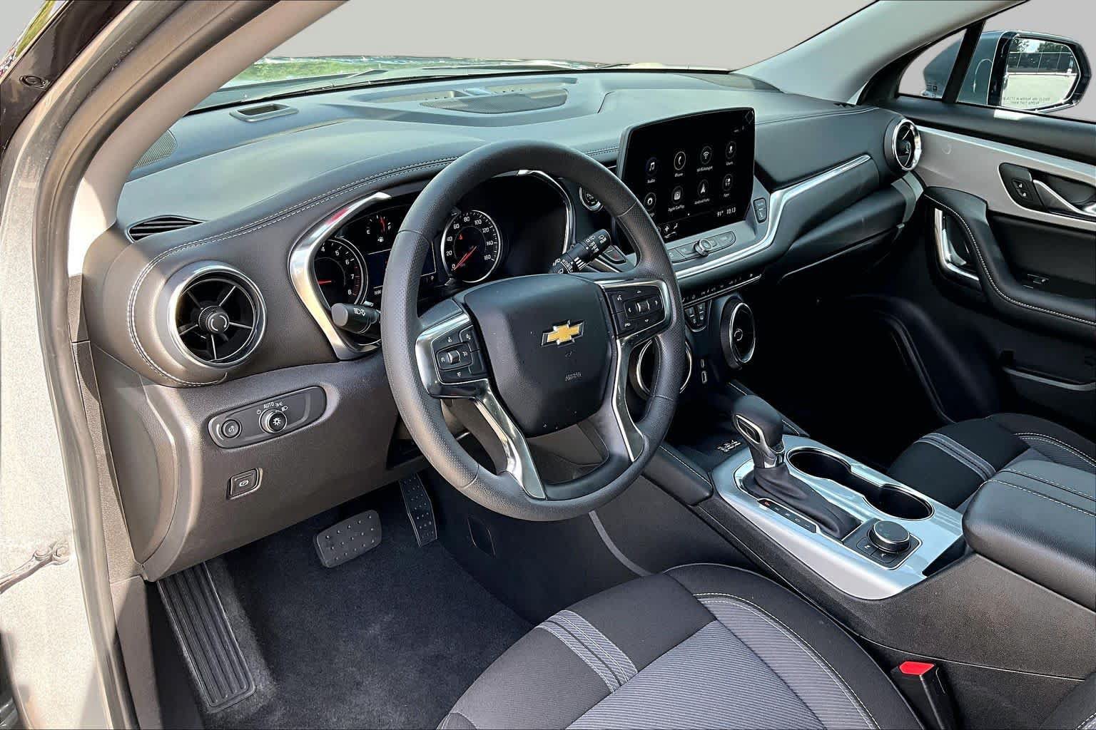 Used 2025 Chevrolet Blazer LT w/ Convenience Package FWD image 18