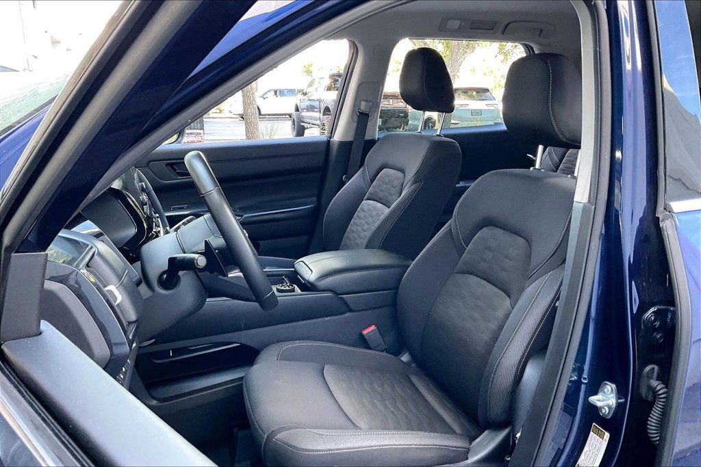 Used 2025 Nissan Pathfinder SV AWD/4WD image 3