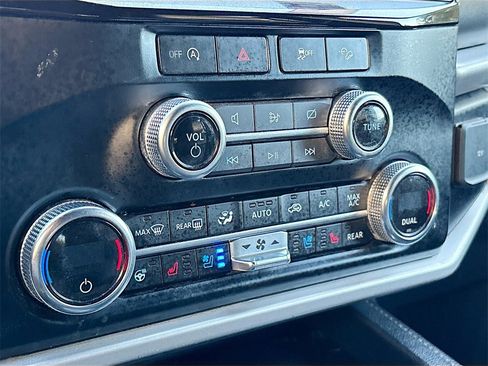 Used 2023 Ford Expedition Limited image 16