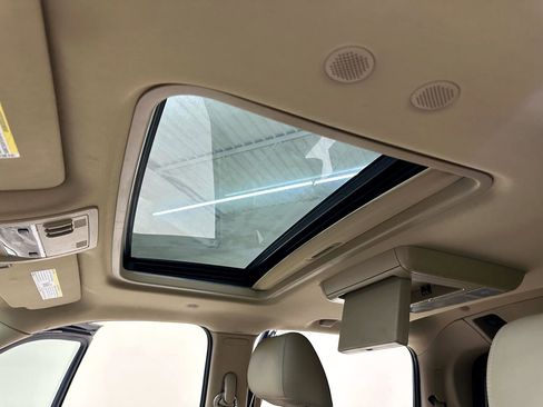 Used 2011 Cadillac Escalade EXT Premium image 28