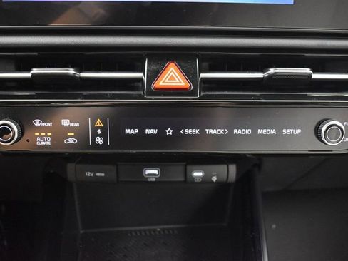 Used 2025 Kia Niro EX image 19