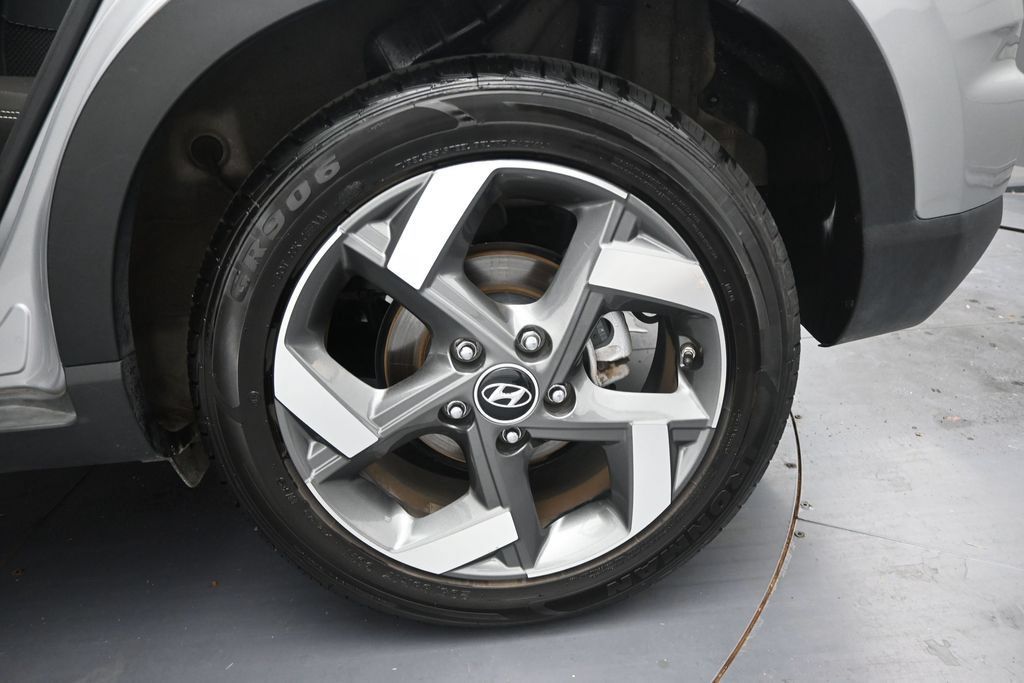 Used 2025 Hyundai Venue SEL FWD image 26