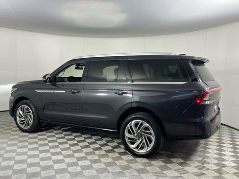 Used 2025 Lincoln Navigator Reserve image 9