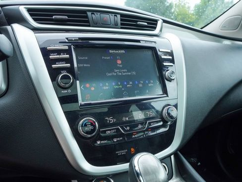 Used 2018 Nissan Murano SL w/ Moonroof Package AWD/4WD image 17
