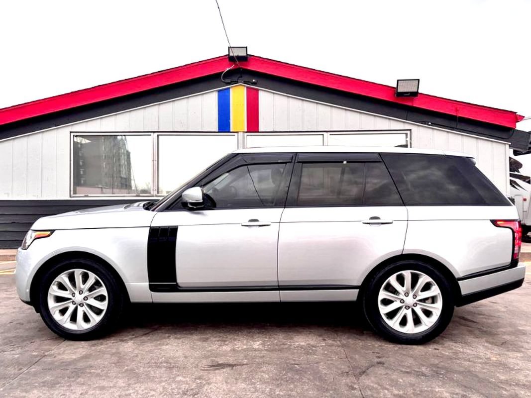 Used 2017 Land Rover Range Rover HSE AWD/4WD image 2
