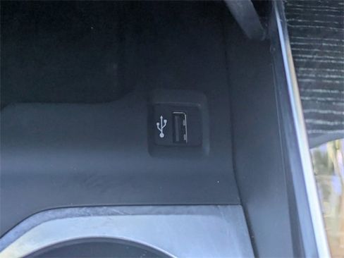 Used 2021 BMW X7 M50i image 25