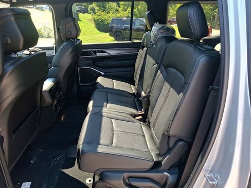 New 2025 Jeep Wagoneer Series II image 7