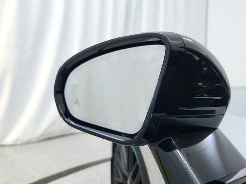 Used 2024 Mercedes-Benz SL 63 AMG 4MATIC image 17