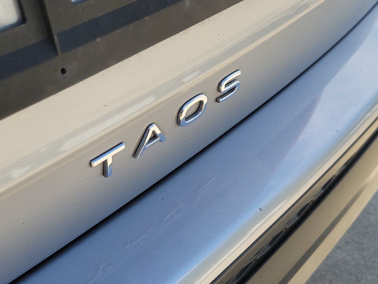 Used 2022 Volkswagen Taos SE FWD image 6