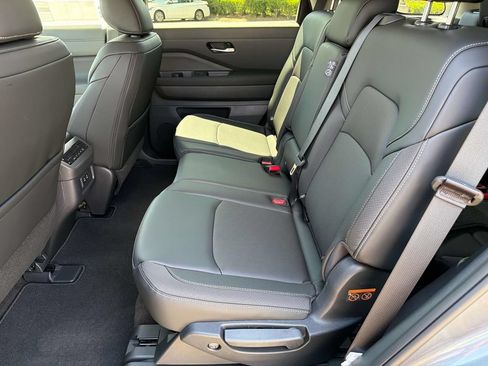 New 2026 Nissan Pathfinder SL FWD image 19