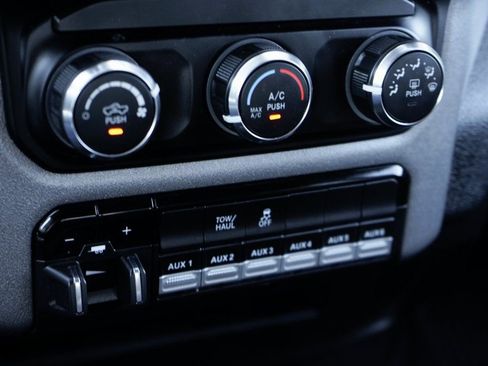 Used 2024 RAM 2500 Tradesman w/ Chrome Appearance Group image 32