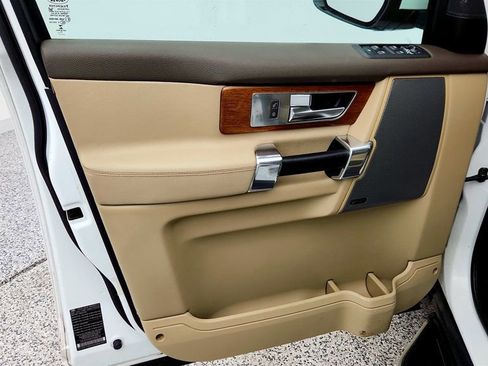 Used 2016 Land Rover LR4 HSE image 10