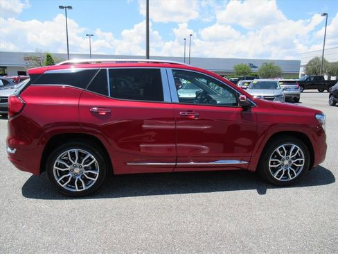 Used 2024 GMC Terrain Denali w/ Denali Premium Package AWD/4WD image 2