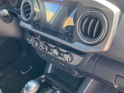 Used 2017 Toyota Tacoma TRD Off-Road w/ Tow Package image 6