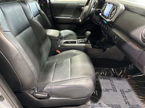 Used 2021 Toyota Tacoma TRD Off-Road w/ TRD Premium Off Road Package AWD/4WD image 19