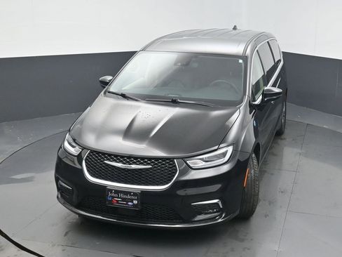 Certified 2024 Chrysler Pacifica Select image 38