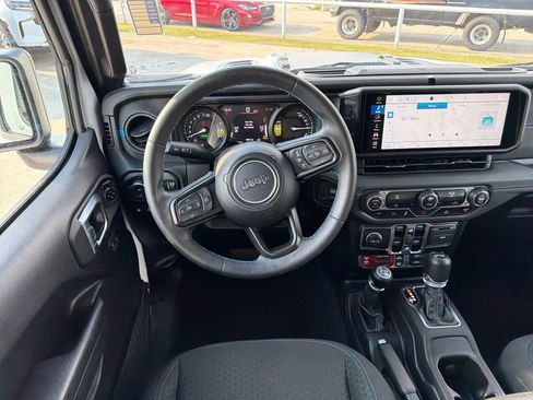 Used 2024 Jeep Wrangler Unlimited Rubicon 4xe image 14