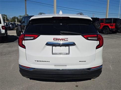 Used 2024 GMC Terrain SLT image 5