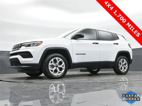 Used 2025 Jeep Compass Sport image 42