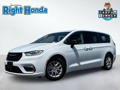 Used 2024 Chrysler Pacifica Touring-L