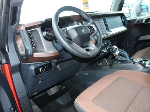 Used 2023 Ford Bronco Outer Banks AWD/4WD image 3