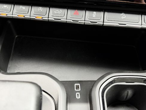 Used 2024 GMC Sierra 1500 AT4 w/ Technology Package image 22